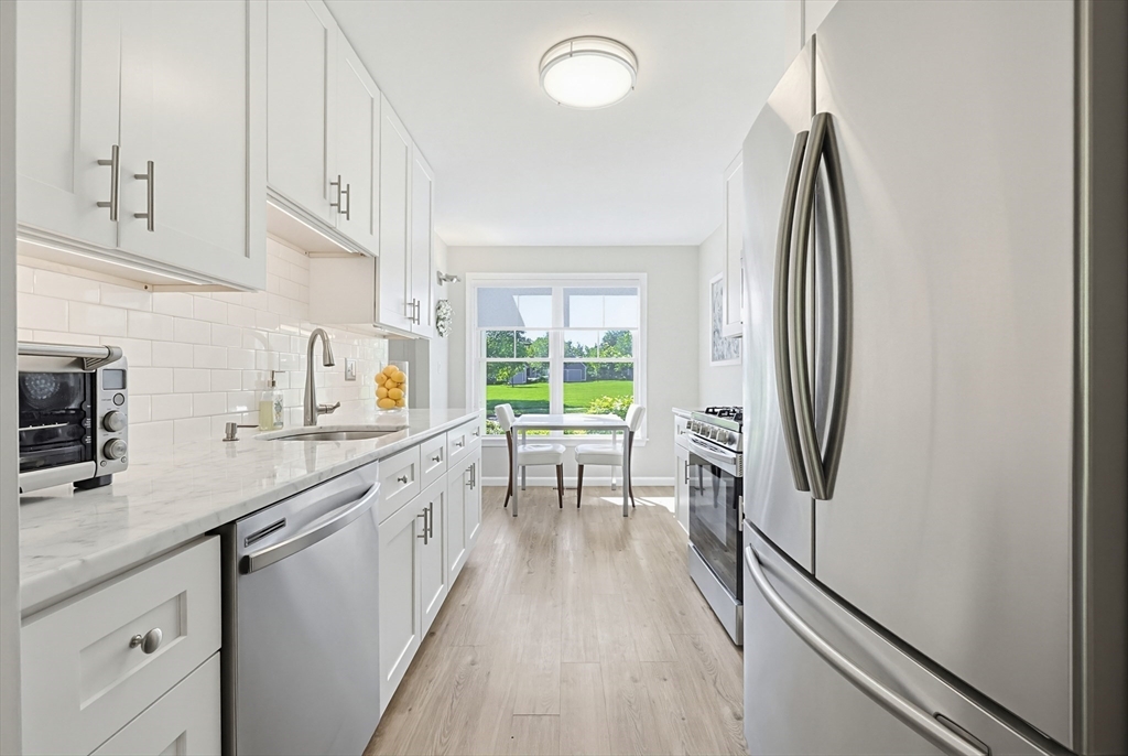 27 Country Hill Road, Unit 27 Holden, MA 01522 - Photo 5 of 38