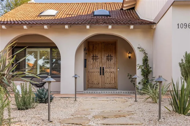 $2,199,000 | 1096 Tulare Drive, Costa Mesa, CA 92626