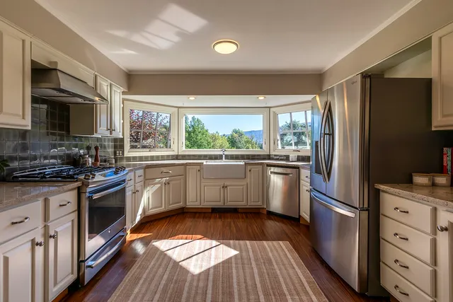 $1,200,000 | 693 Longview Drive, Manchester, VT 05254