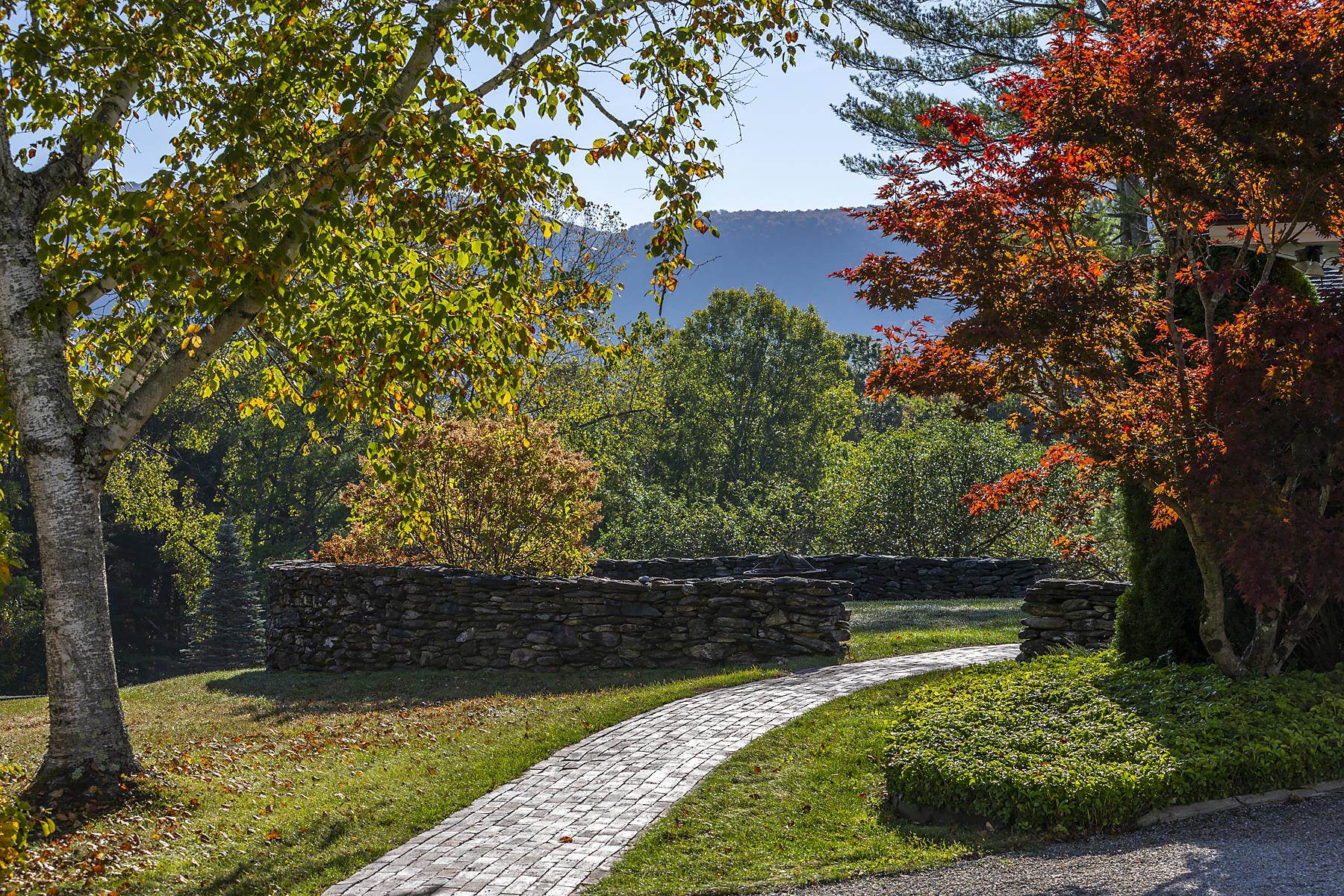 693 Longview Drive Manchester, VT 05254 - Photo 3 of 50