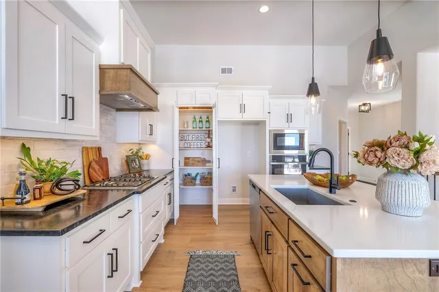 $579,500 | 15367 West 161st Street, Olathe, KS 66062