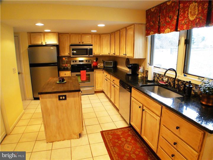 306 Ponds Edge Road West Chester, PA 19382 - Photo 5 of 23 Gallery Image 5
