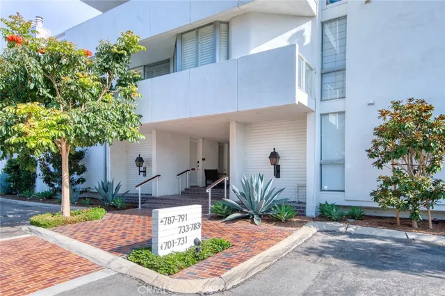 $3,950 | 737 Avocado Avenue, Corona del Mar, CA 92625