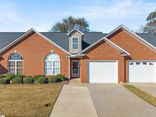 $375,000 | 201 Dove Haven Drive, Simpsonville, SC 29681