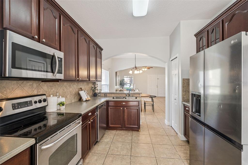 16178 Old Ash Loop Orlando, FL 32828 - Photo 6 of 24 a kitchen with stainless steel appliances granite countertop a refrigerator stove and sink