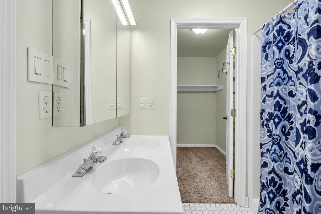 102 Salt Lick Road Front Royal, VA 22630 - Photo 27 of 50 Upper level master bath
