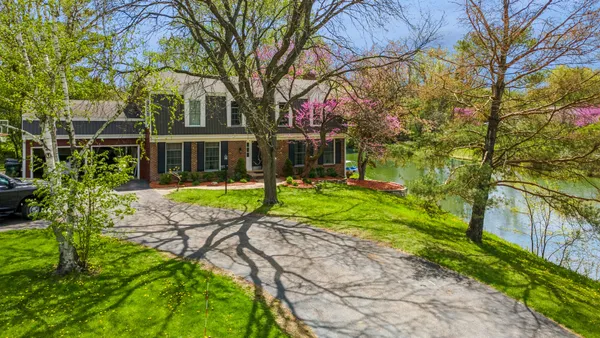 $920,000 | 1419 East Main Street, Barrington, IL 60010