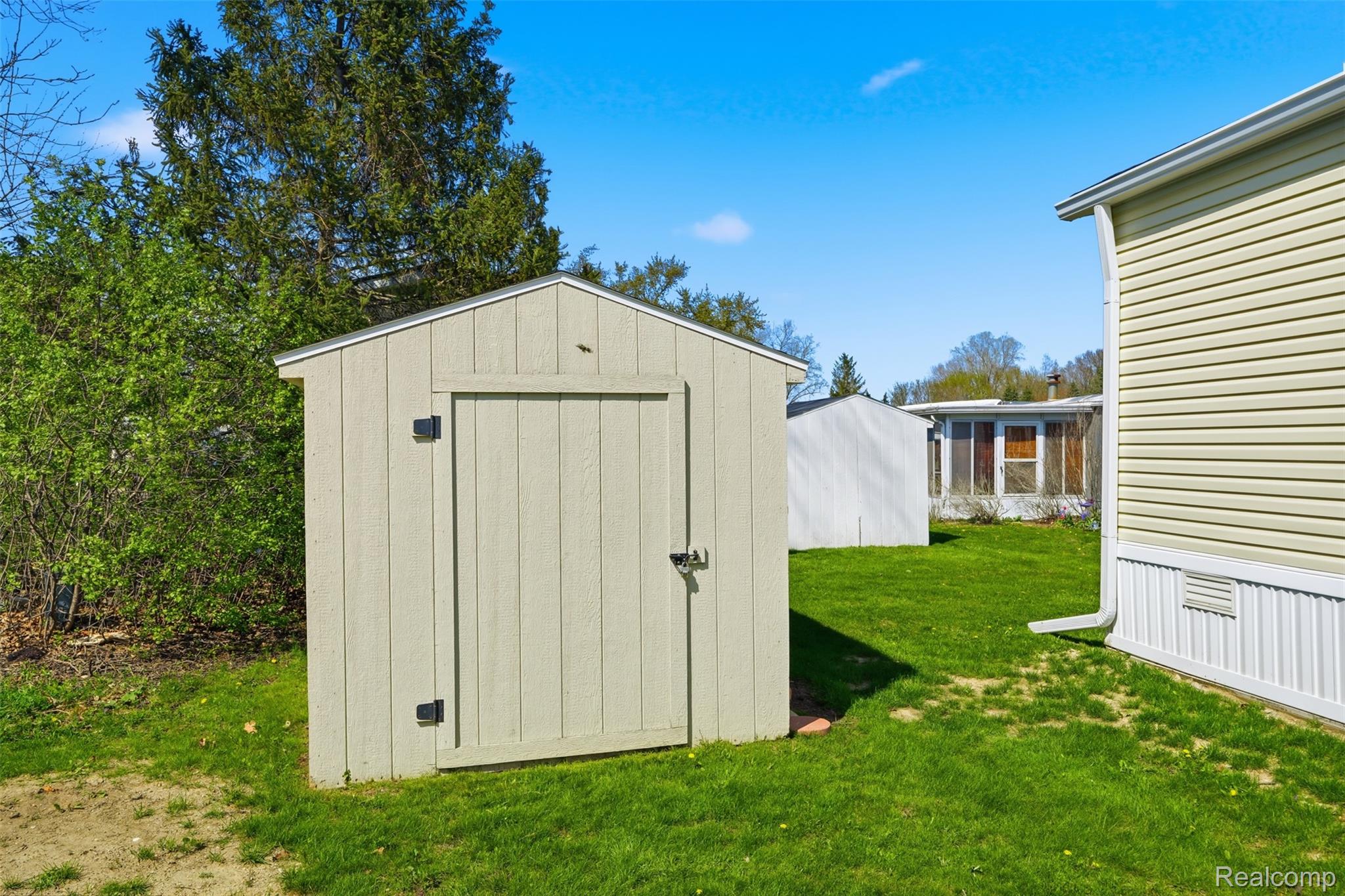 440 Flamingo Street Rochester, MI 48309 - Photo 5 of 32 View of shed
