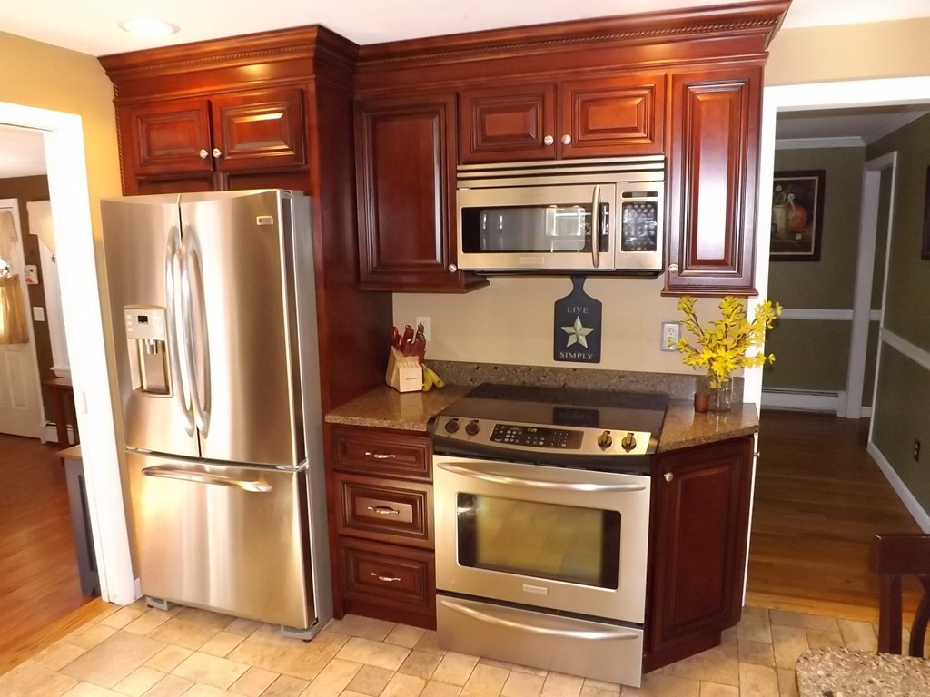 39 Bear Hill Road Cumberland, RI 02864 - Photo 4 of 18 Gallery Image 4