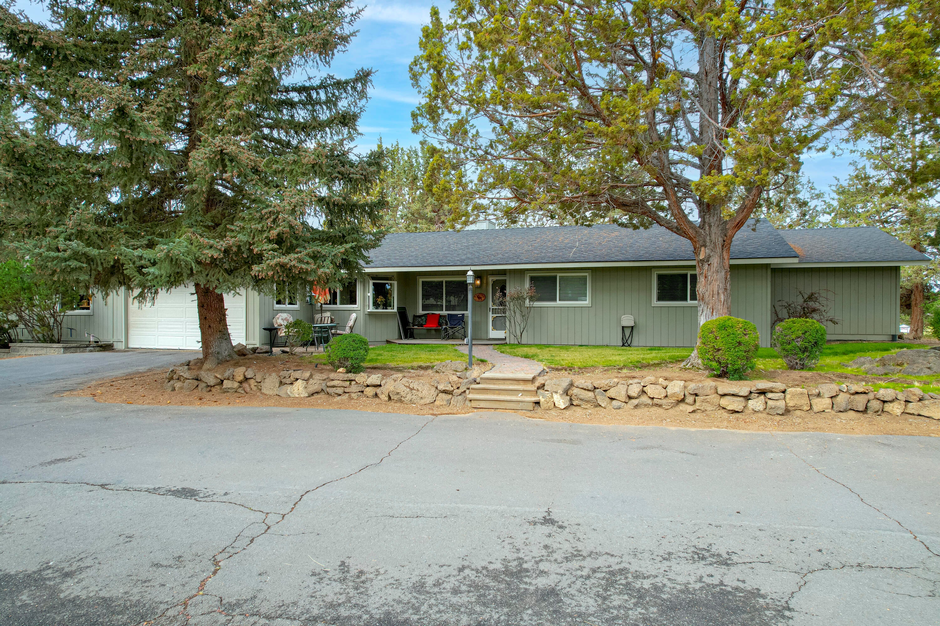 22075 Bear Creek Road Bend, OR 97701 - Photo 8 of 95 22075-009