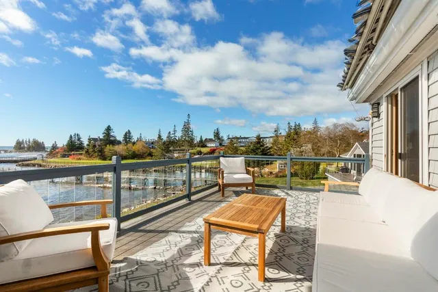 $2,250,000 | 22 Gray Road, Southport, ME 04576