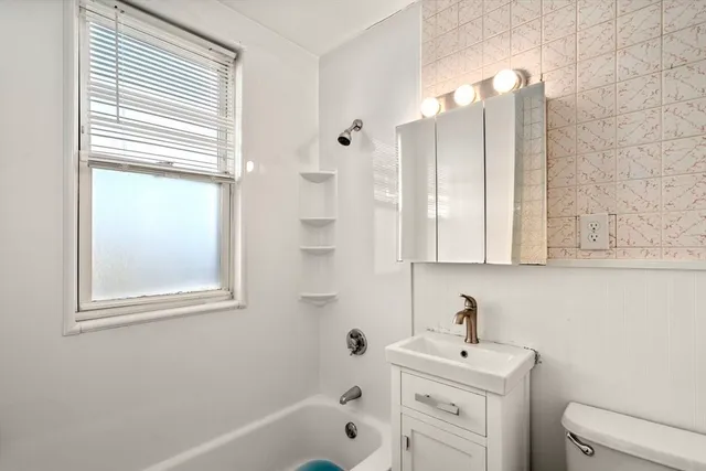 $2,600 | 73 Grovers Avenue, Unit 1, Winthrop, MA 02152