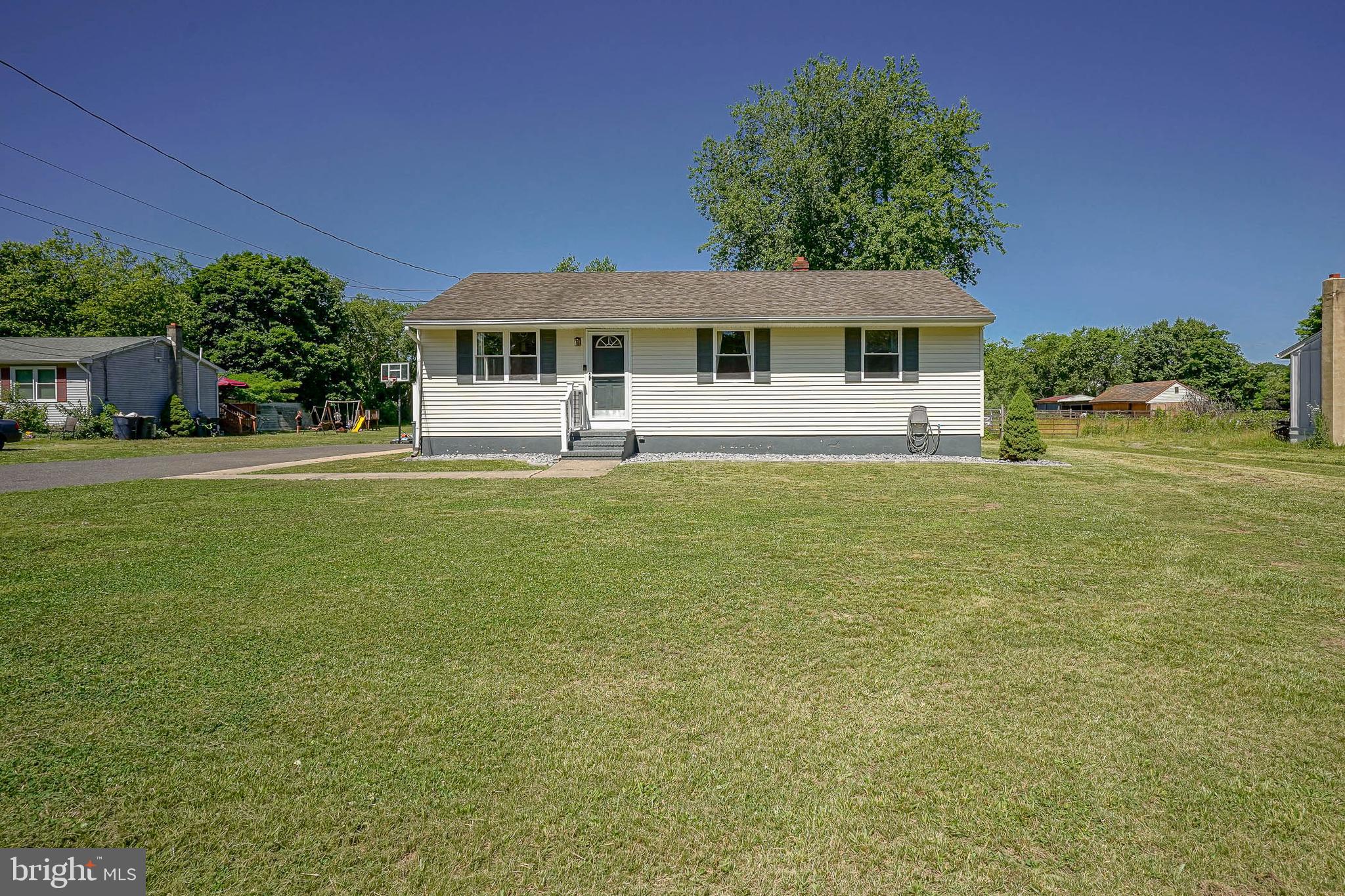 377 North Tuckahoe Road Williamstown, NJ 08094 - Photo 4 of 40