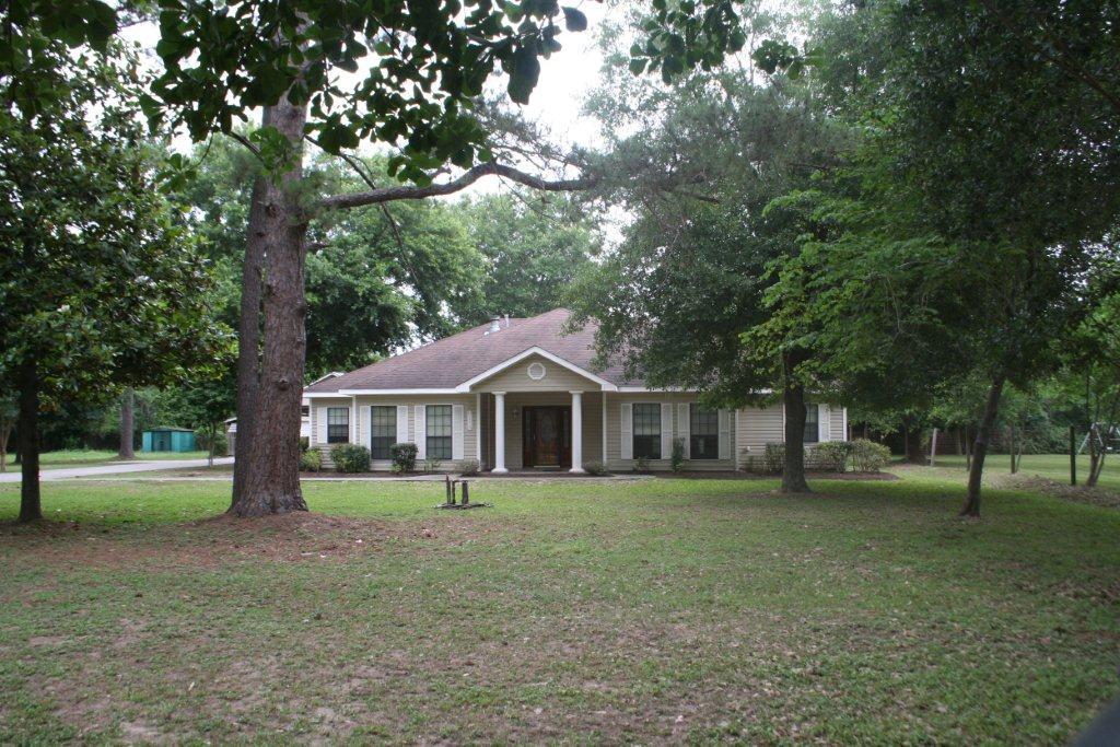 12223 A Old Huffmeister Road Cypress, TX 77429 - Photo 30 of 31 a front view of a house with a garden