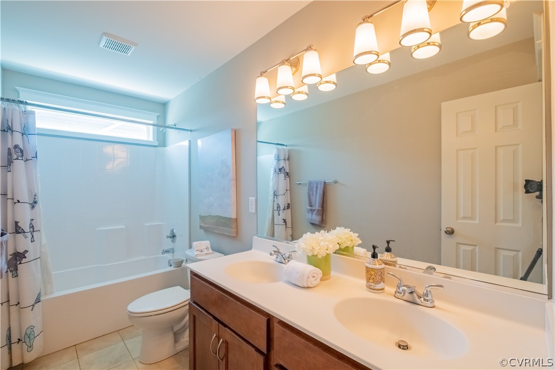 4935 Turner Ridge Court Glen Allen, VA 23059 - Photo 38 of 50 a bathroom with a sink a toilet a mirror a bathtub and shower