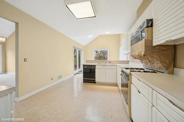 $620,000 | 13 Chipping Campden Drive, South Barrington, IL 60010