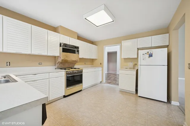 $620,000 | 13 Chipping Campden Drive, South Barrington, IL 60010