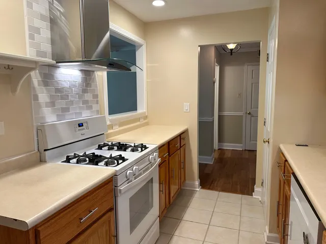 $2,200 | 856 Brickley Drive, Fontana, WI 53125