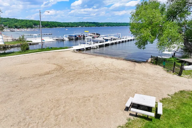 $2,200 | 856 Brickley Drive, Fontana, WI 53125