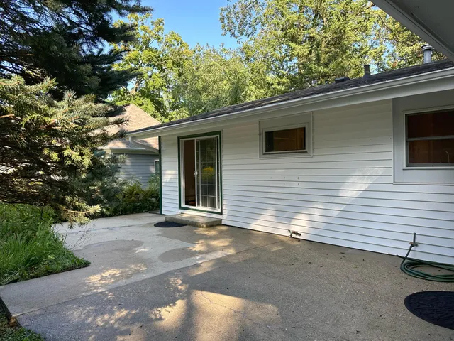 $2,200 | 856 Brickley Drive, Fontana, WI 53125