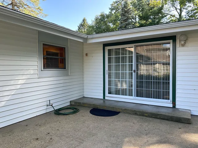 $2,200 | 856 Brickley Drive, Fontana, WI 53125