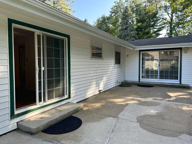 $2,200 | 856 Brickley Drive, Fontana, WI 53125