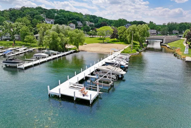 $2,200 | 856 Brickley Drive, Fontana, WI 53125