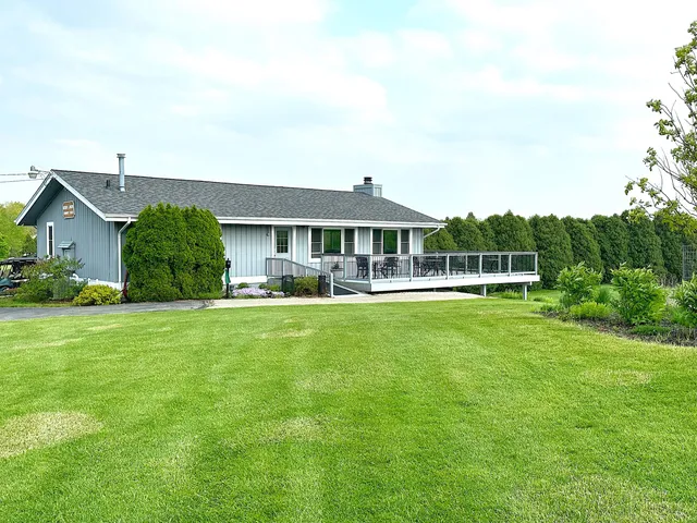 $2,200 | 856 Brickley Drive, Fontana, WI 53125