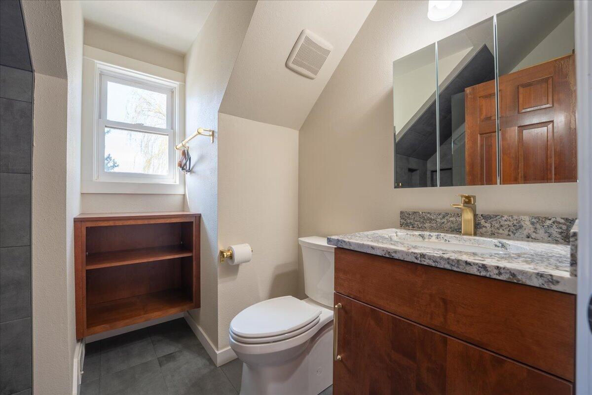 66215 Barr Road Bend, OR 97703 - Photo 37 of 63 Second floor bathroom
