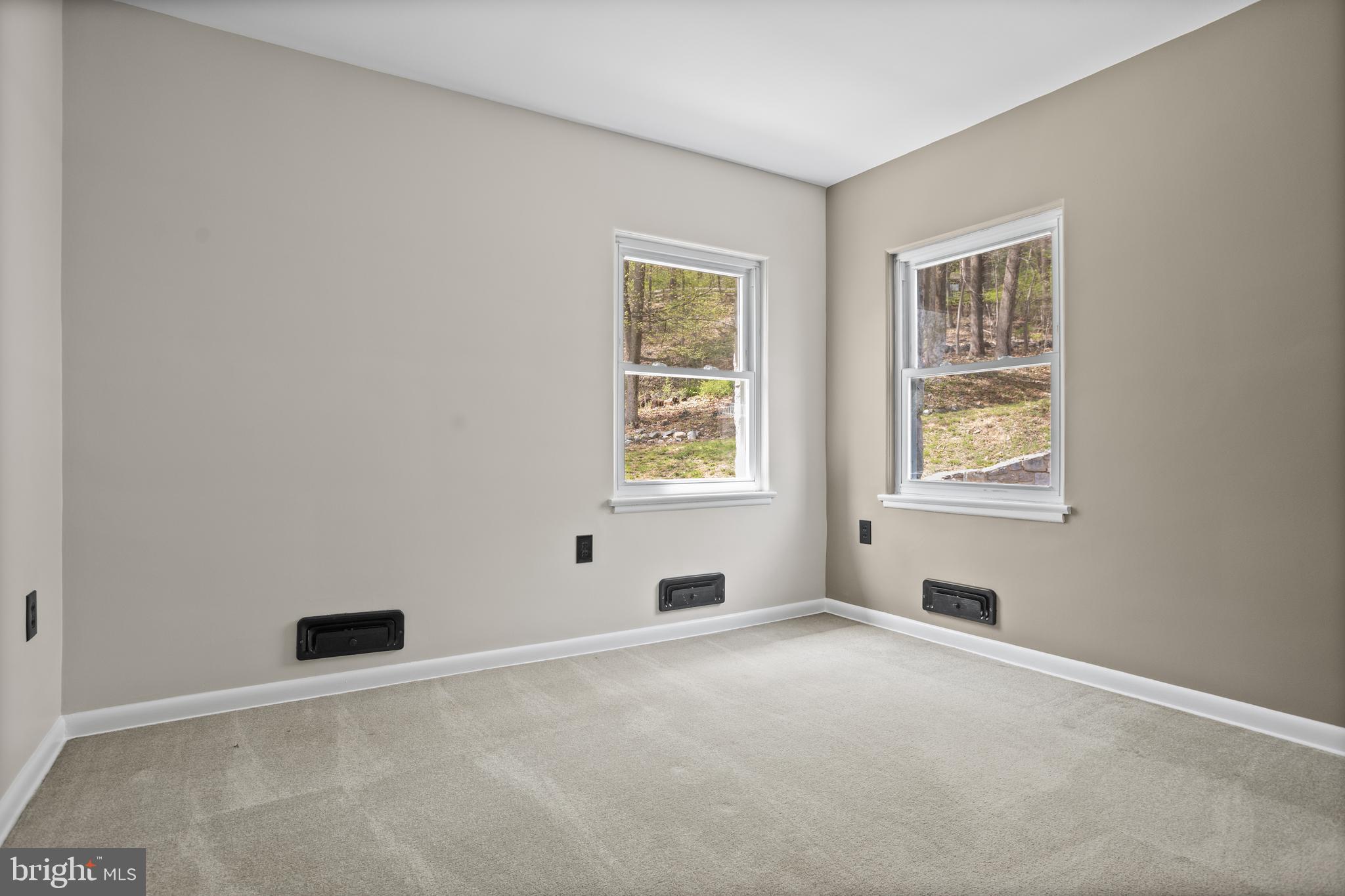 330 Church Lane Road Reading, PA 19606 - Photo 17 of 33 an empty room with windows