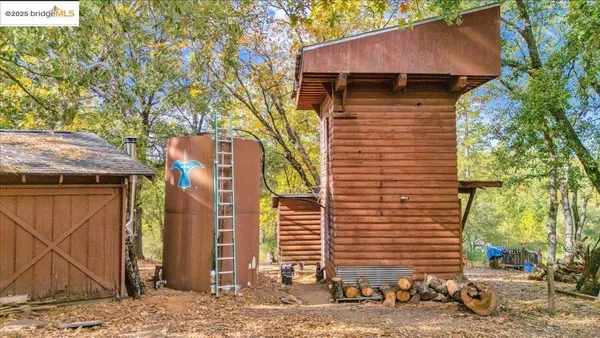 a view of a yard