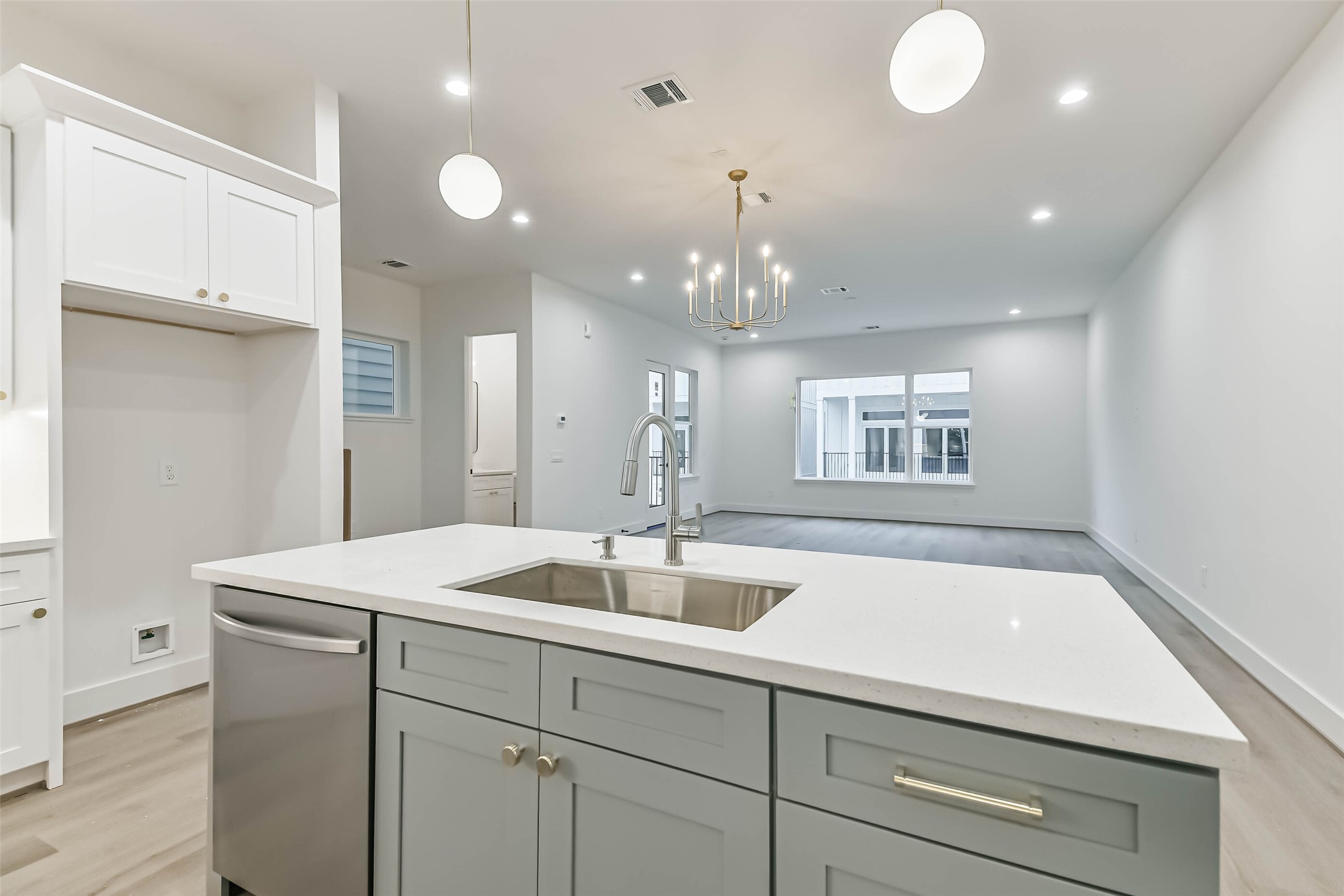 7709 Earl Rudder Way Houston, TX 77055 - Photo 11 of 34