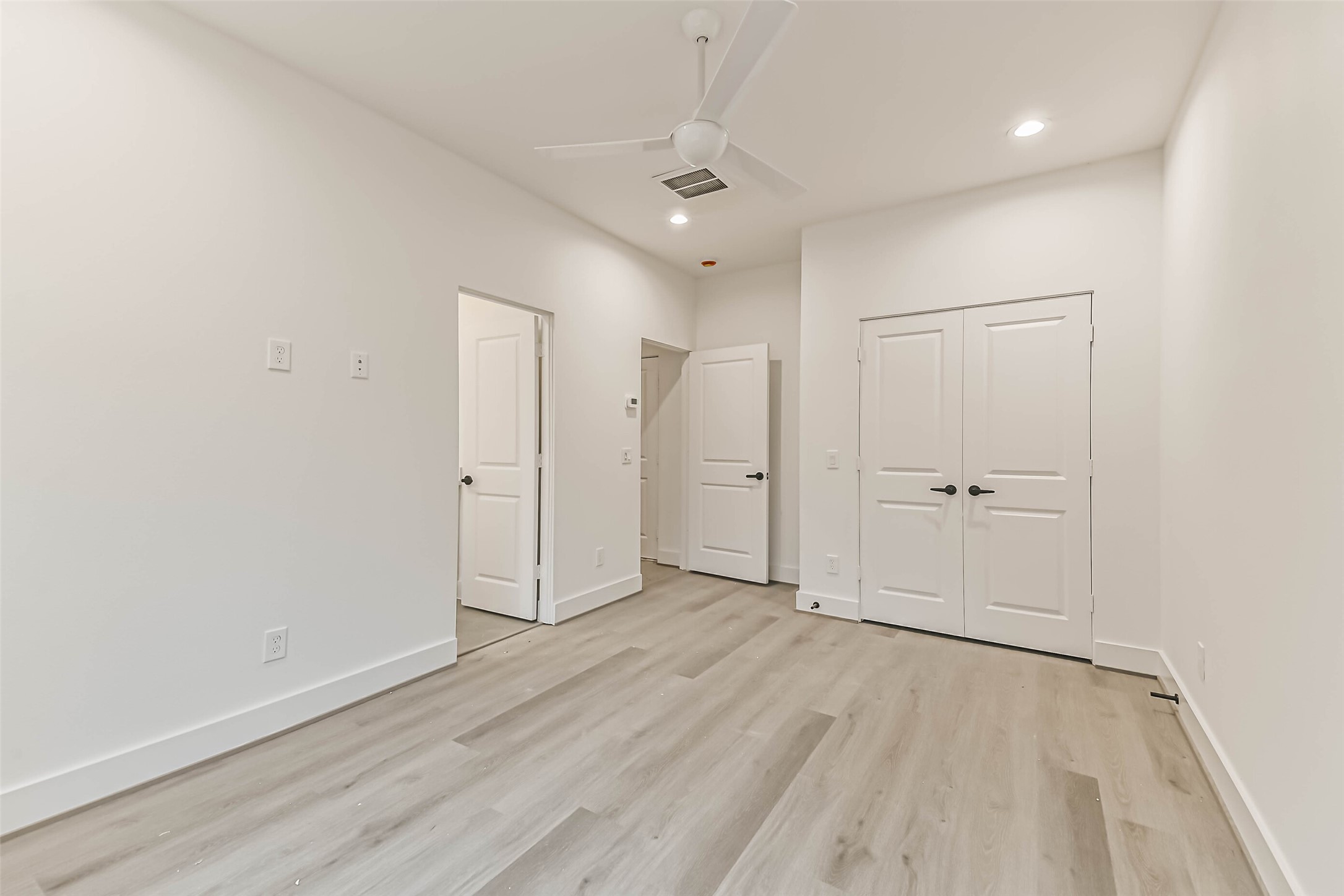 7709 Earl Rudder Way Houston, TX 77055 - Photo 17 of 34