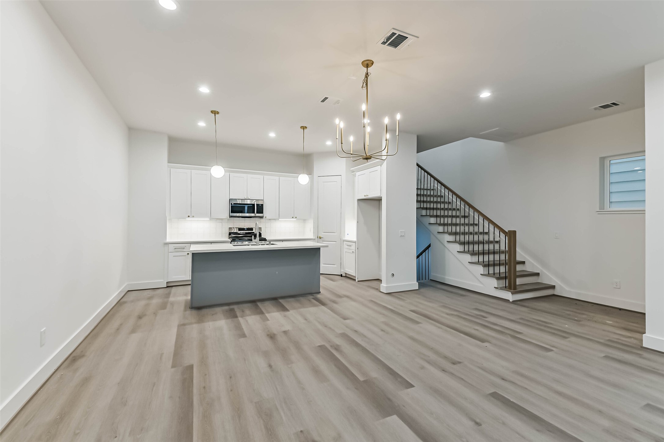 7709 Earl Rudder Way Houston, TX 77055 - Photo 7 of 34