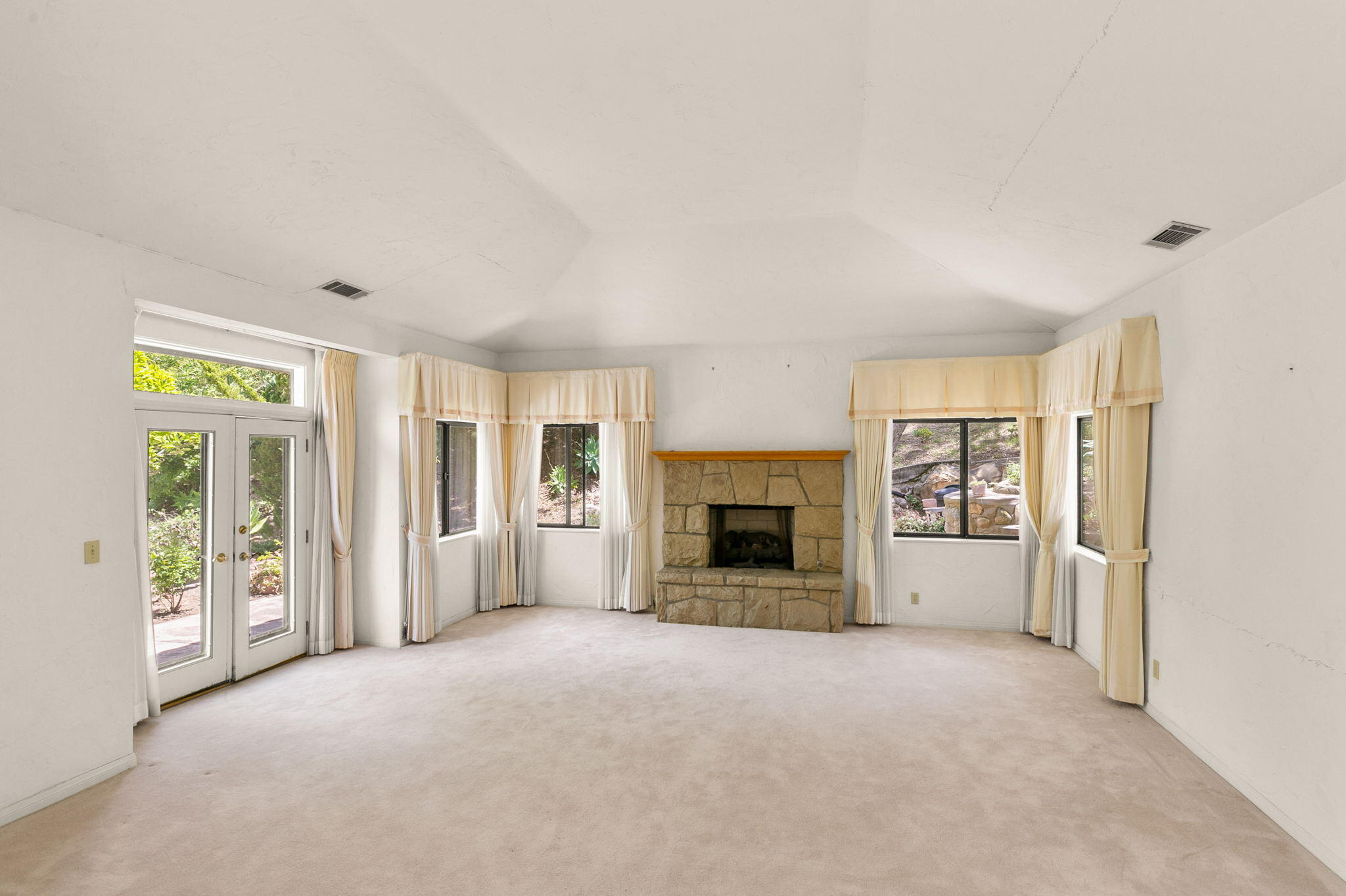 1920 Sycamore Canyon Road Santa Barbara, CA 93108 - Photo 16 of 66 17-web-or-mls-UpmarketMedia_1920Syc-23