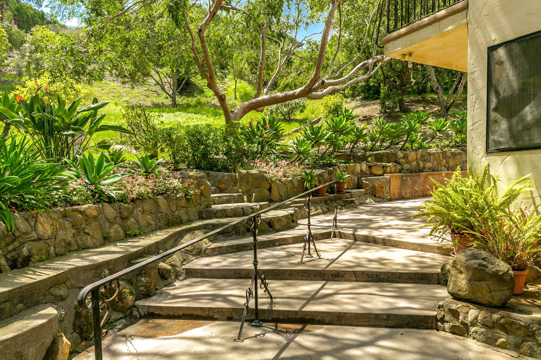 1920 Sycamore Canyon Road Santa Barbara, CA 93108 - Photo 50 of 66 51-web-or-mls-UpmarketMedia_1920Syc-35