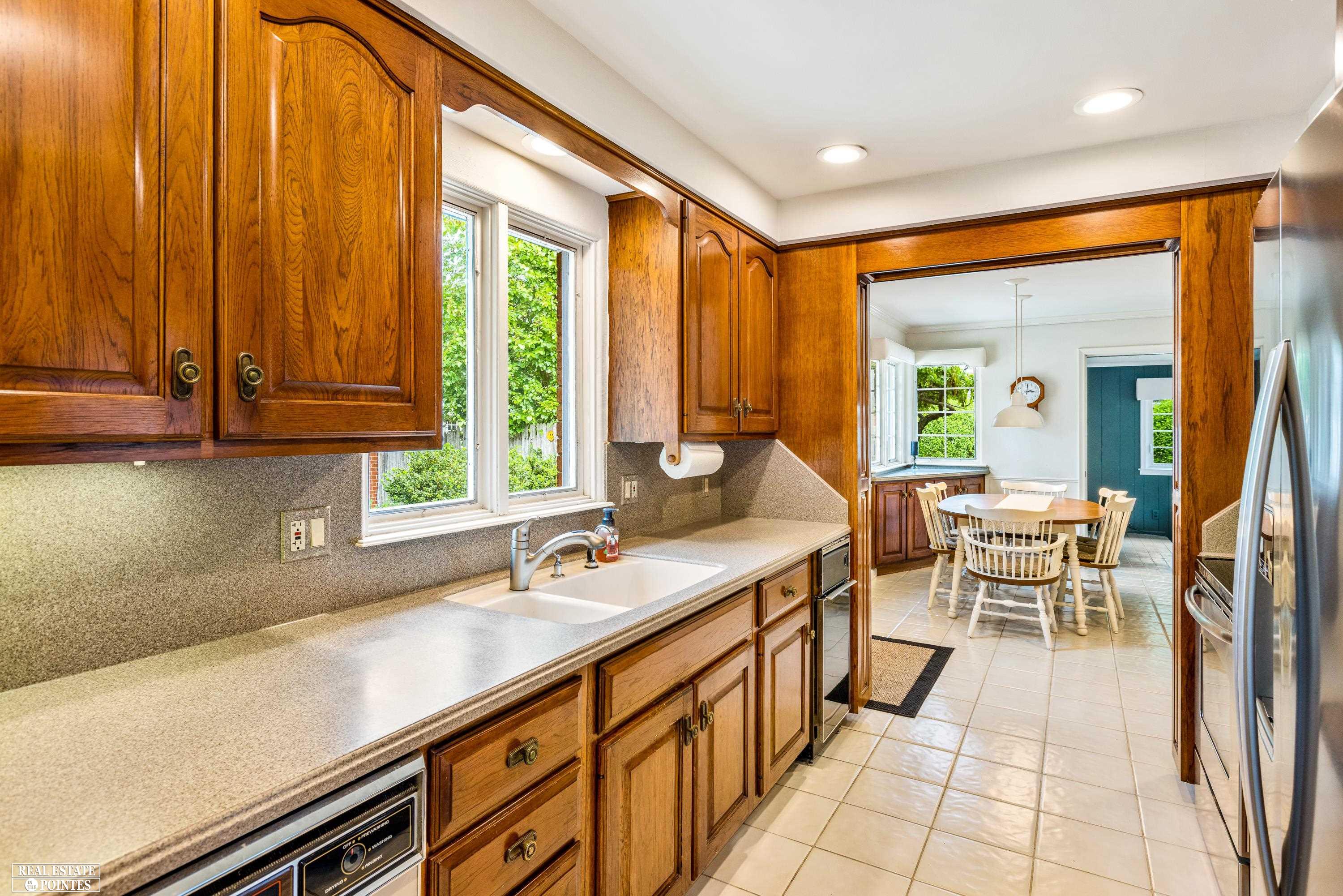 22470 Marter Road St. Clair Shores, MI 48080 - Photo 6 of 33