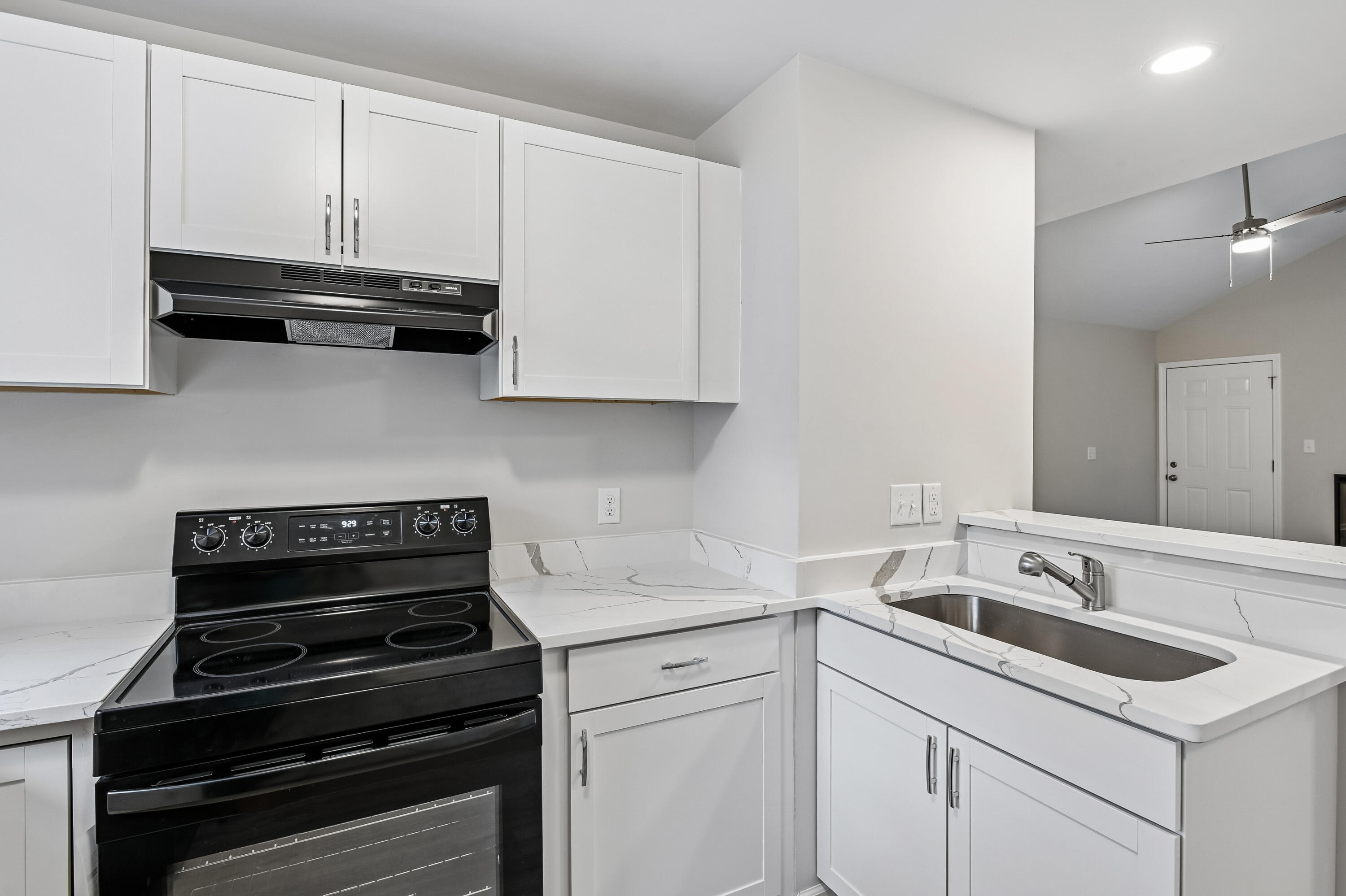 905 Burnley Road, Unit D Charleston, SC 29414 - Photo 9 of 44 10-Kitchen