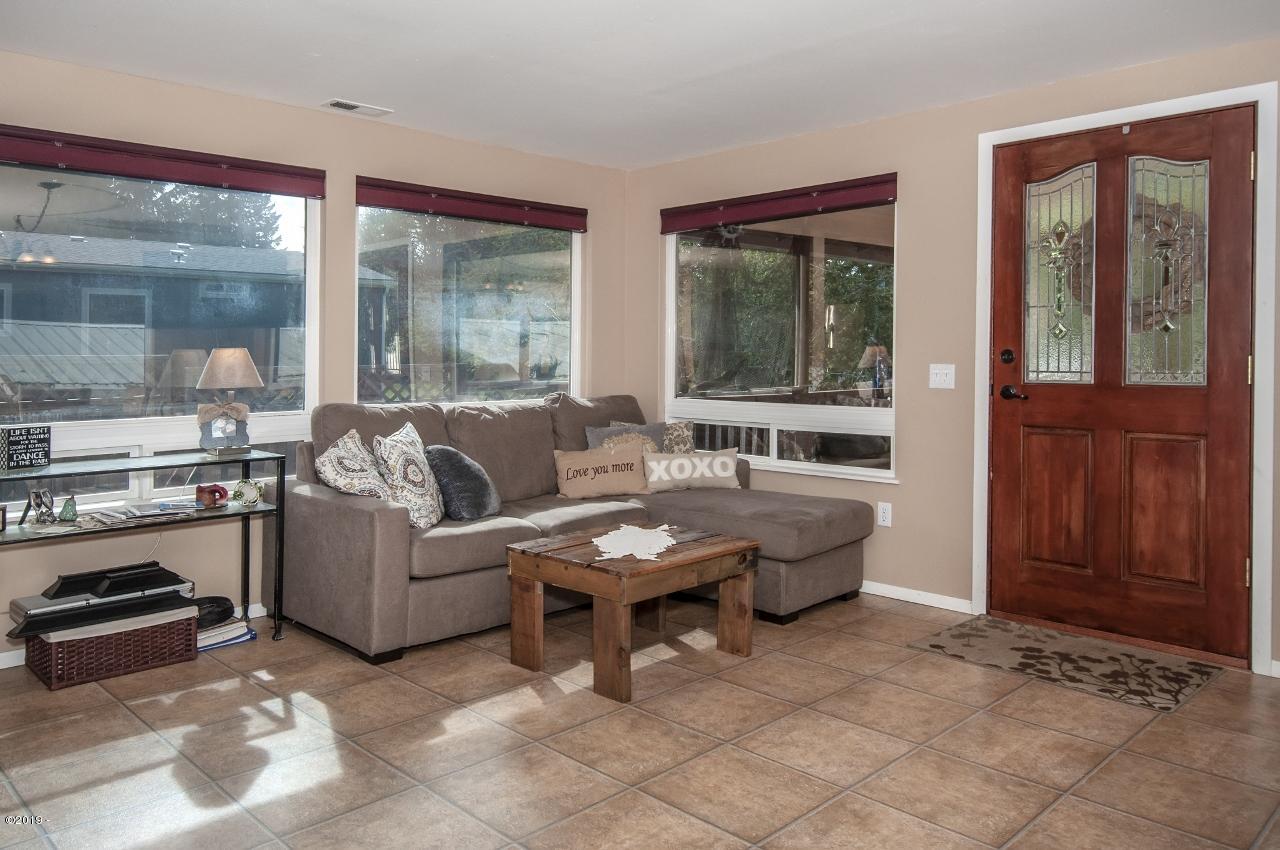 1525 North North Bank Road Otis, OR 97368 - Photo 15 of 40 Living Room - View 1 (1280x850)