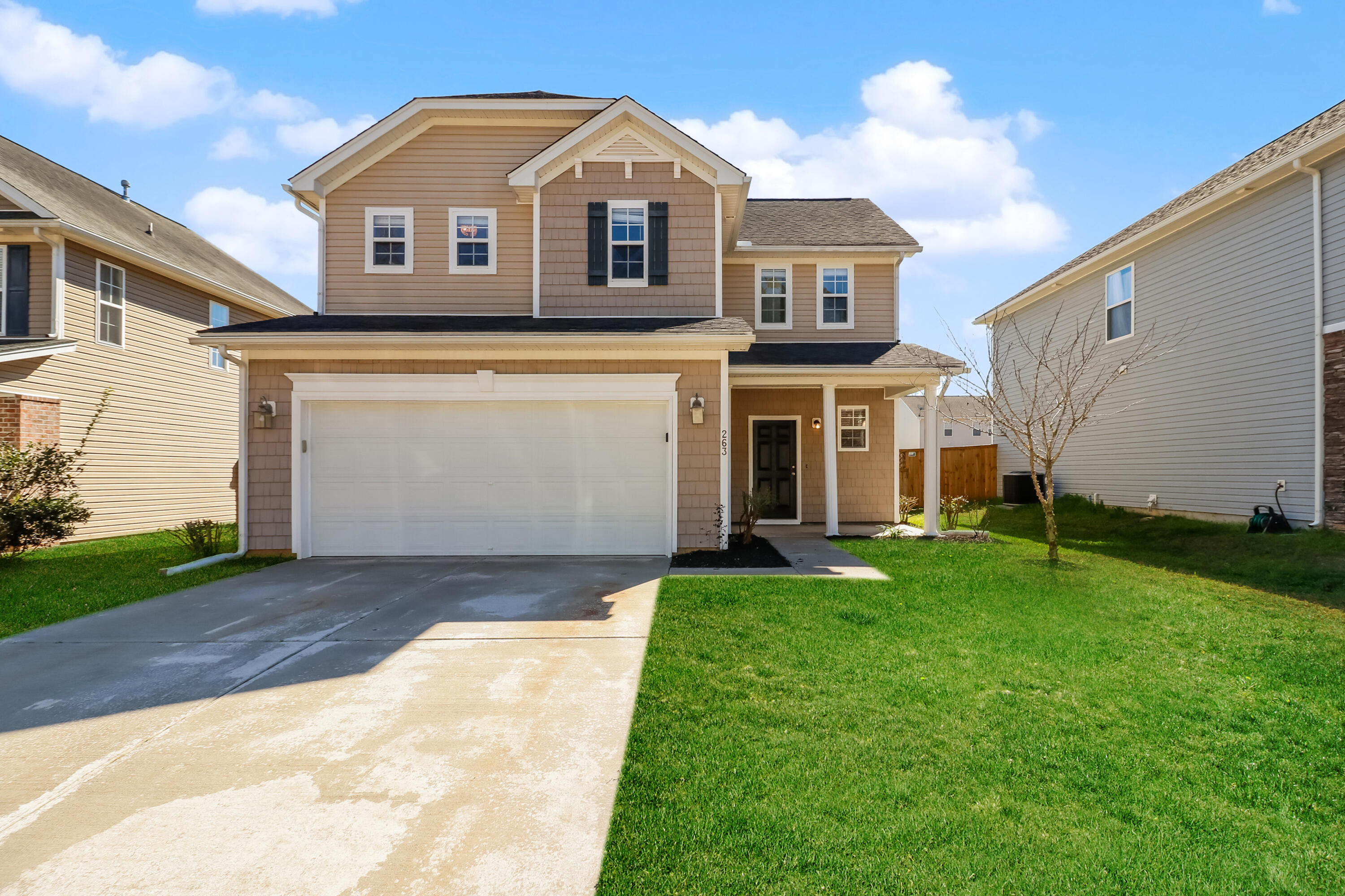 1004601.263 Woodbrook Way - Front View