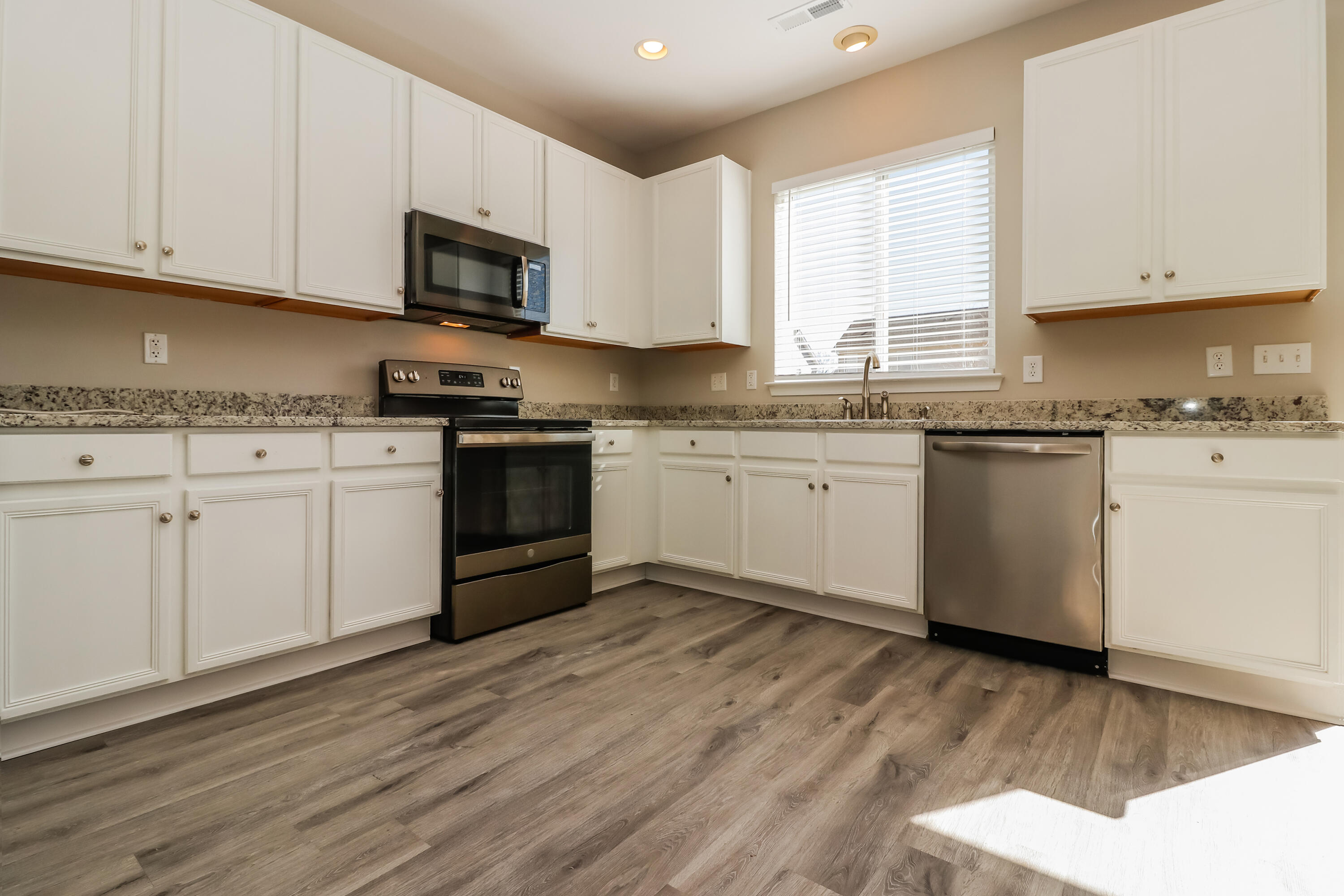 263 Woodbrook Way Moncks Corner, SC 29461 - Photo 5 of 15 1004601.263 Woodbrook Way - Kitchen_1