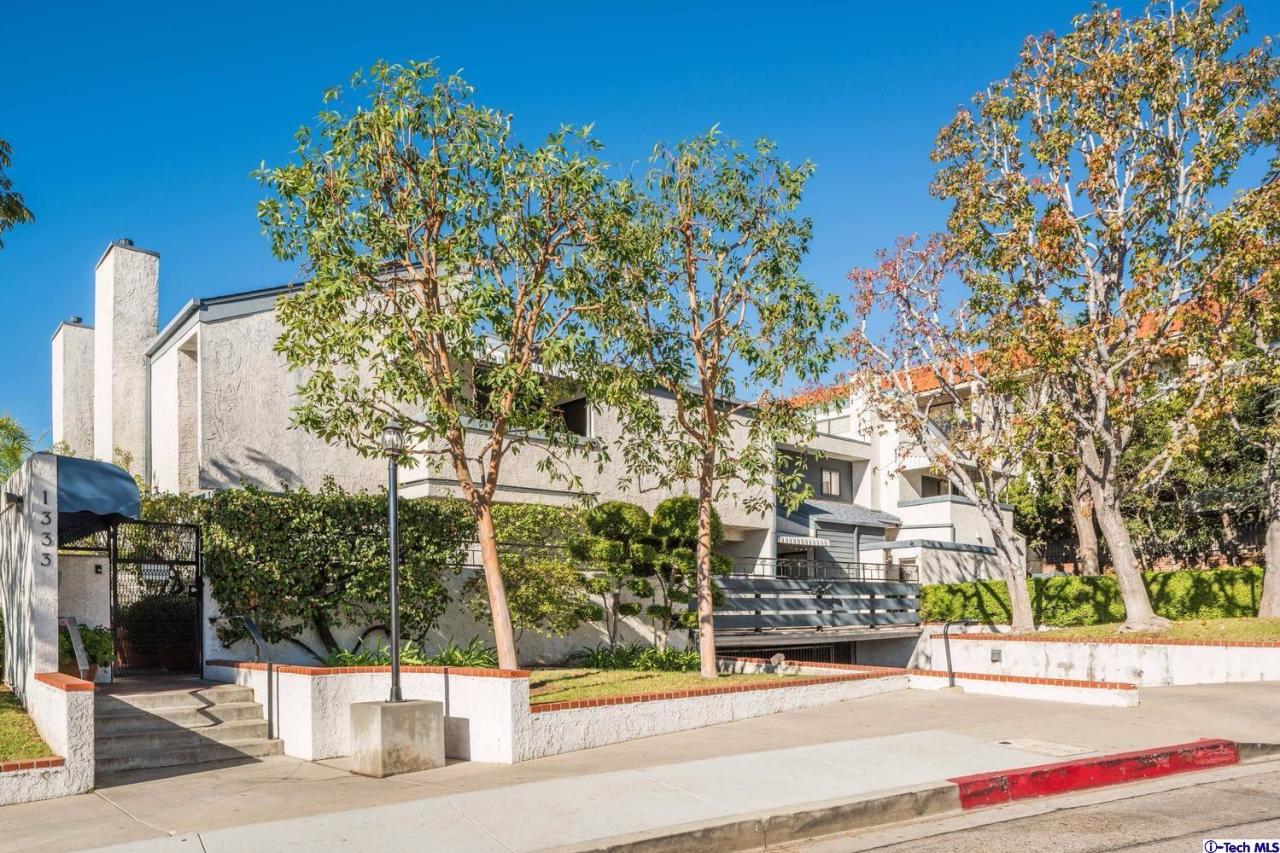 1333 Valley View Road, Unit 11 Glendale, CA 91202 - Photo 1 of 23 Primary Photo