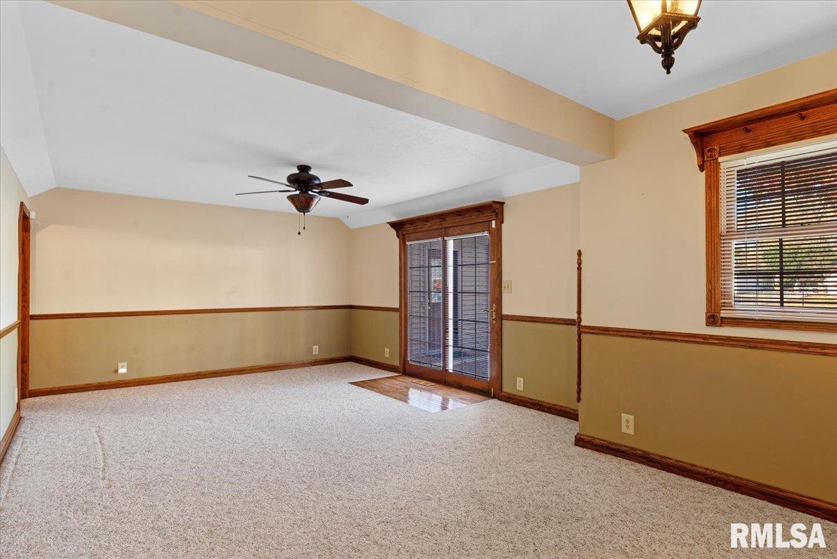 103 South Henderson Street Virden, IL 62690 - Photo 12 of 33