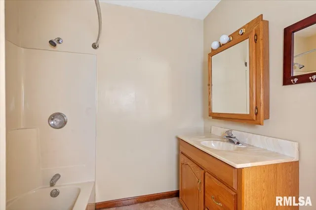 $164,900 | 103 South Henderson Street, Virden, IL 62690