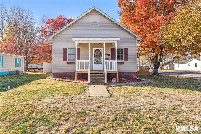 $164,900 | 103 South Henderson Street, Virden, IL 62690