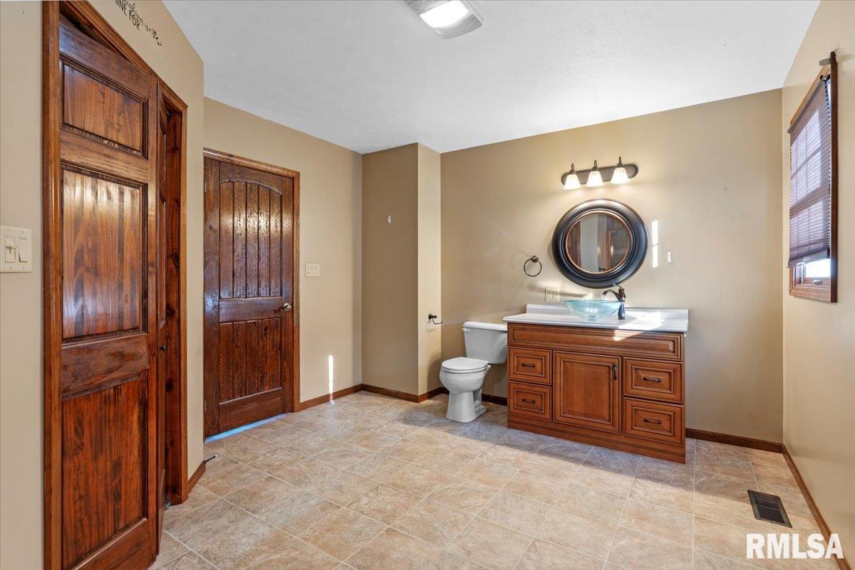 103 South Henderson Street Virden, IL 62690 - Photo 22 of 33