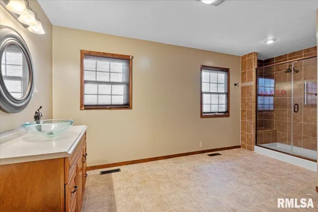 $164,900 | 103 South Henderson Street, Virden, IL 62690