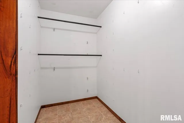 $164,900 | 103 South Henderson Street, Virden, IL 62690