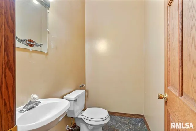 $164,900 | 103 South Henderson Street, Virden, IL 62690