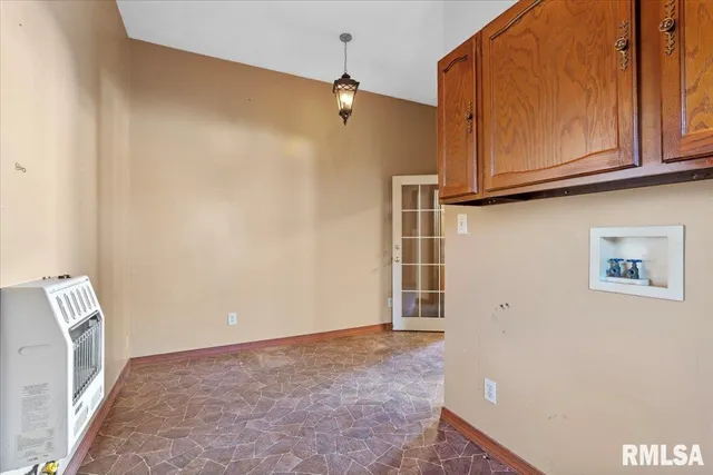 $164,900 | 103 South Henderson Street, Virden, IL 62690